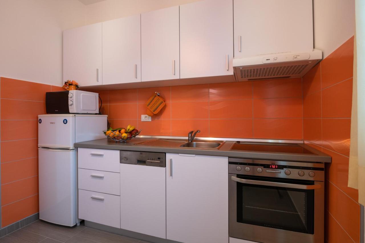 Apartments Greta & Ivona プーラ エクステリア 写真