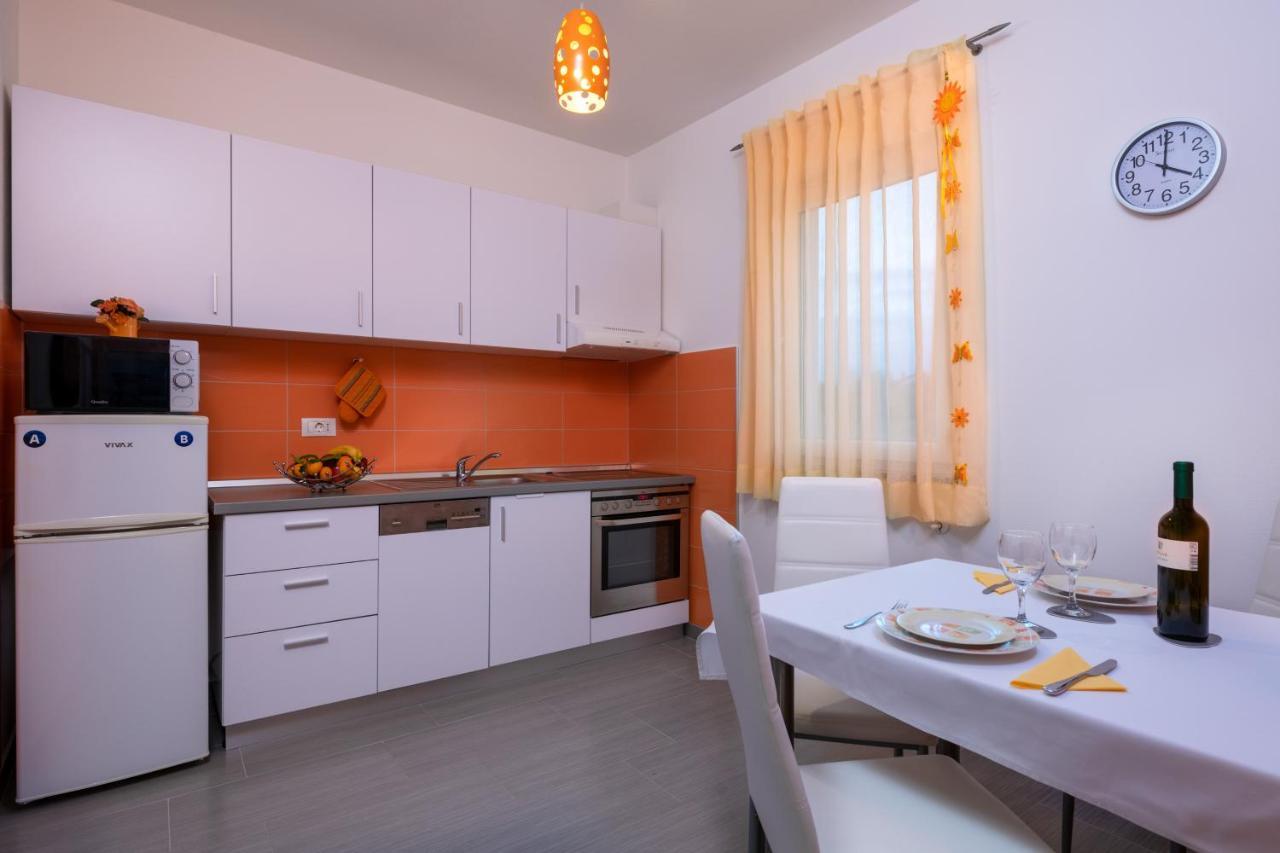 Apartments Greta & Ivona プーラ エクステリア 写真