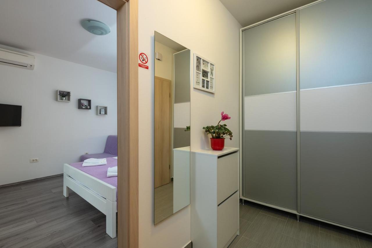 Apartments Greta & Ivona プーラ エクステリア 写真