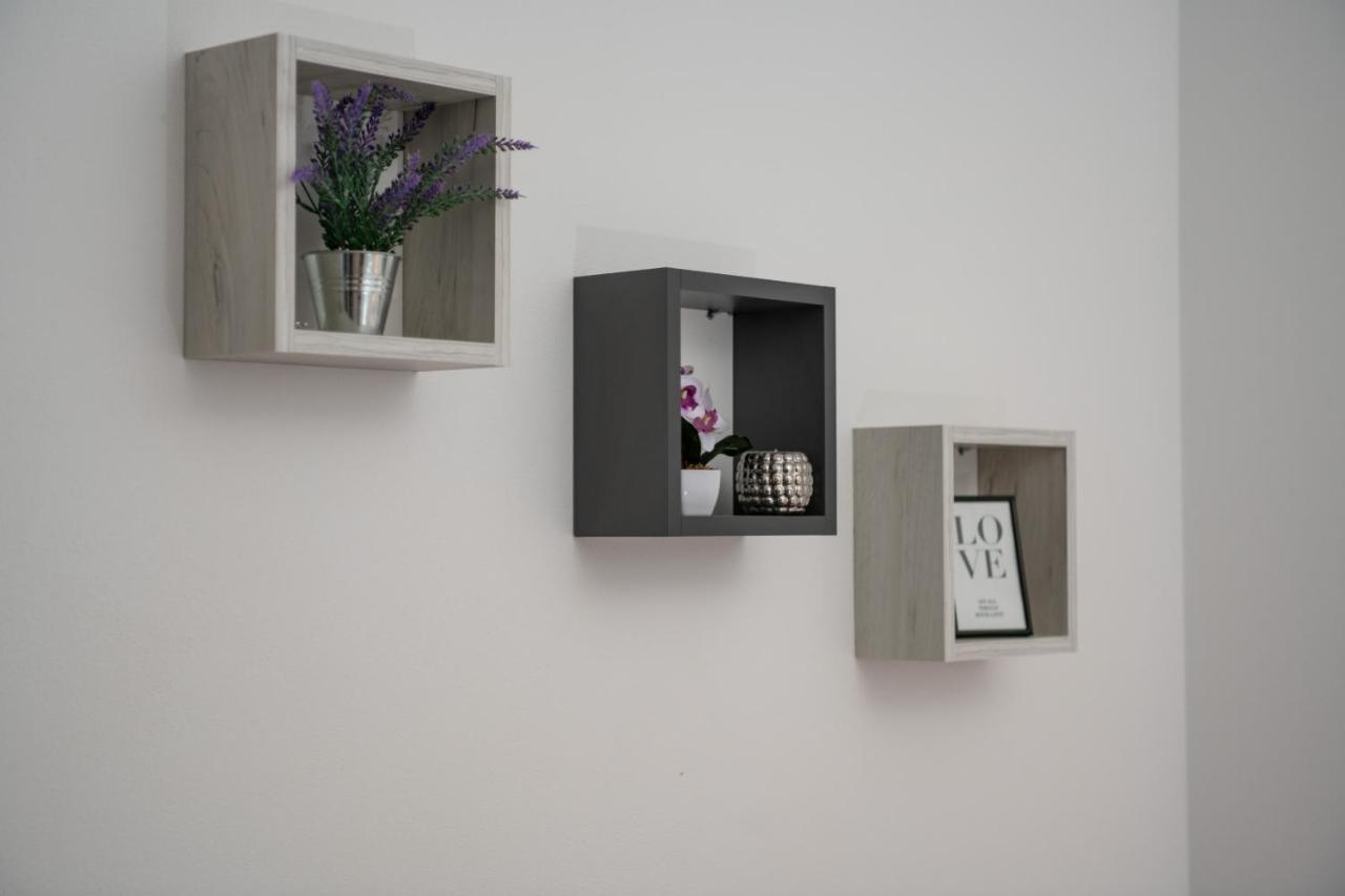 Apartments Greta & Ivona プーラ エクステリア 写真