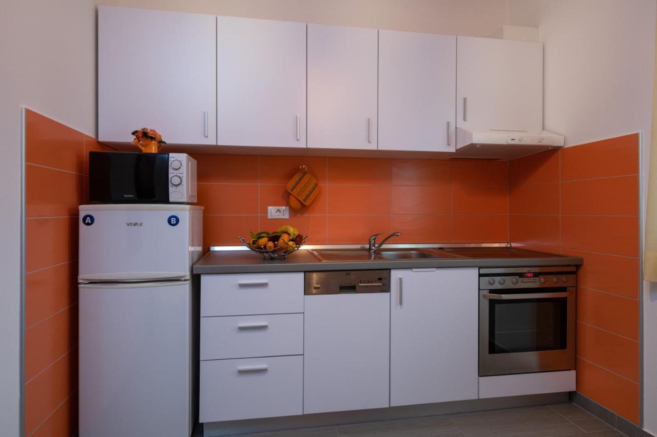 Apartments Greta & Ivona プーラ エクステリア 写真
