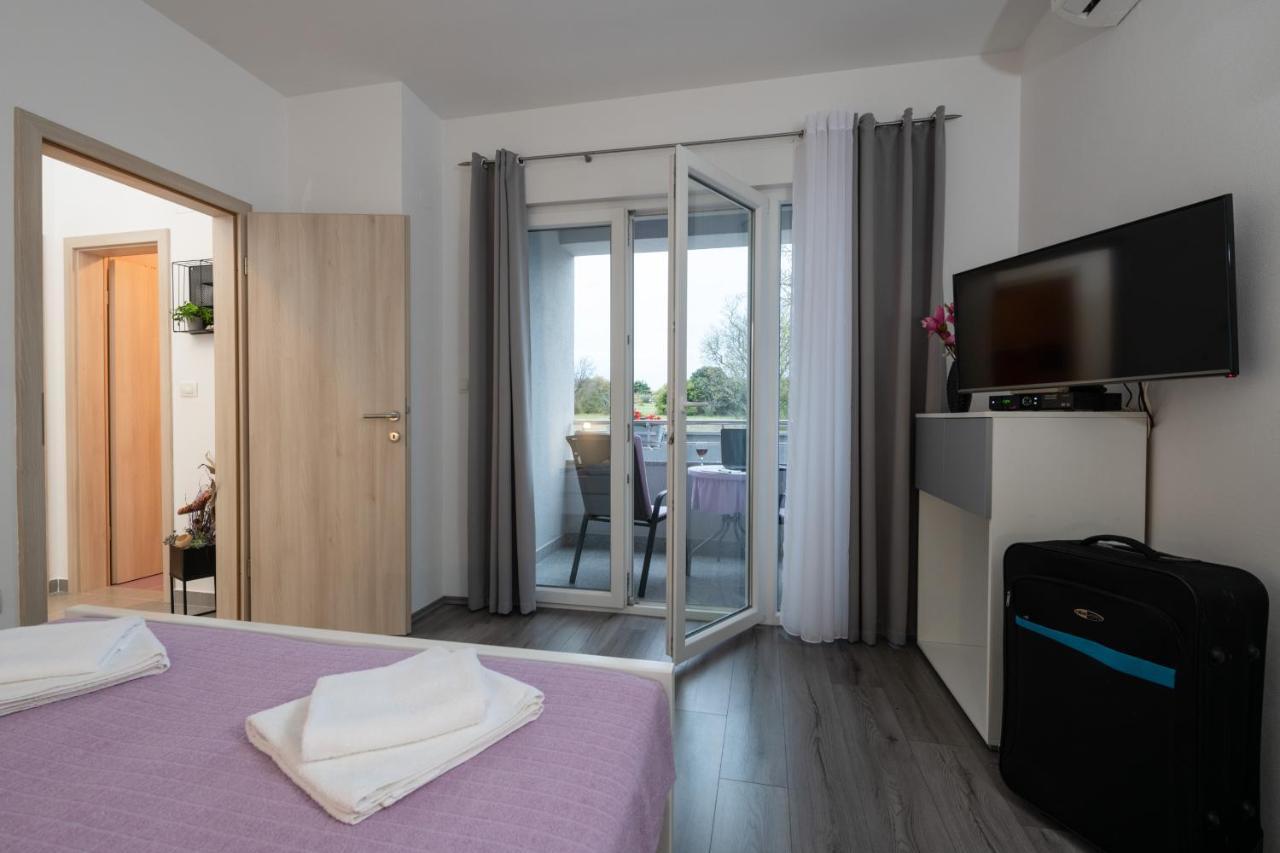 Apartments Greta & Ivona プーラ エクステリア 写真