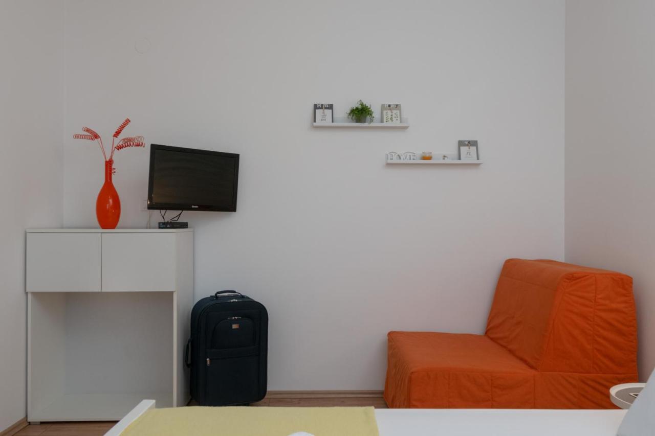Apartments Greta & Ivona プーラ エクステリア 写真