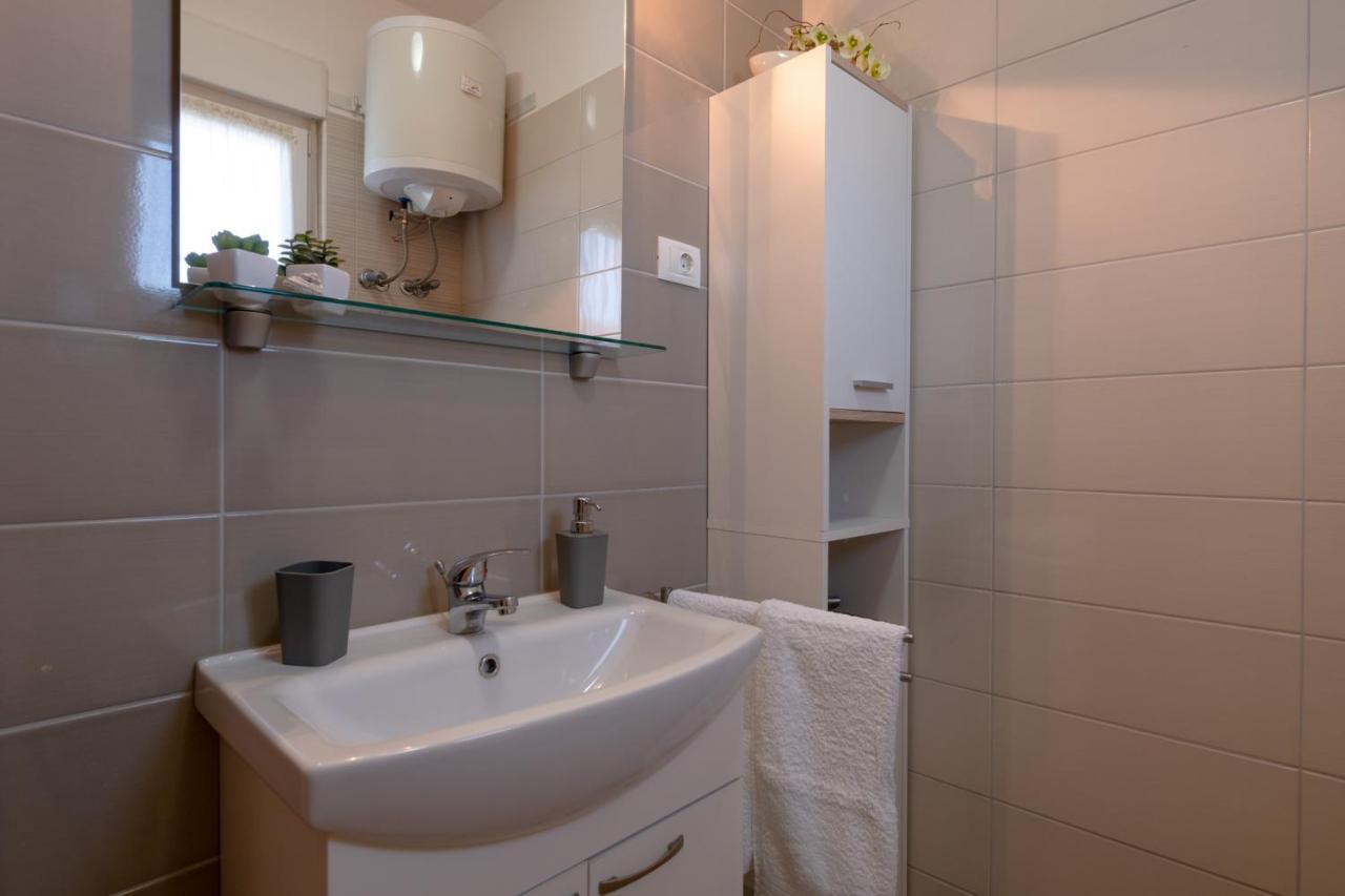 Apartments Greta & Ivona プーラ エクステリア 写真