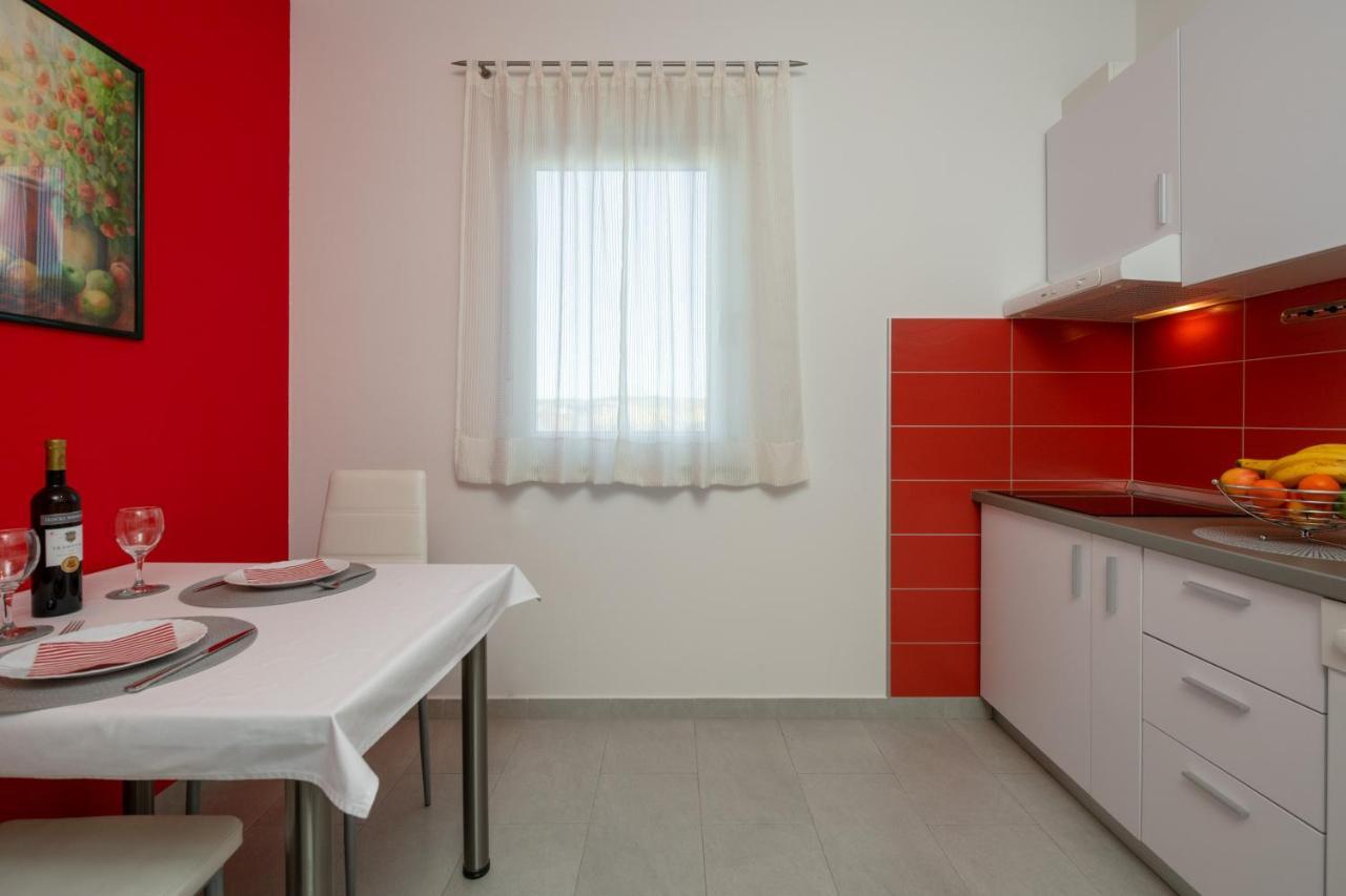 Apartments Greta & Ivona プーラ エクステリア 写真