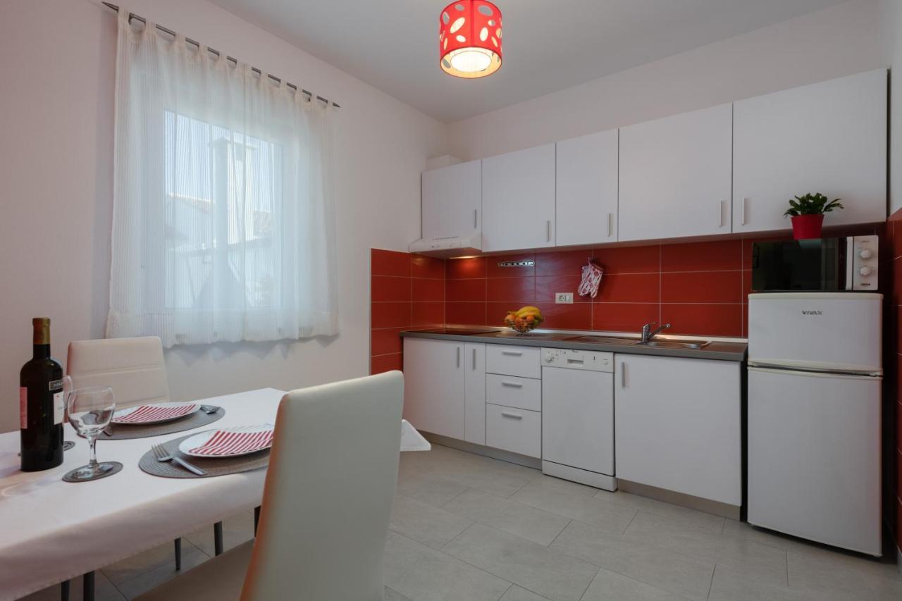 Apartments Greta & Ivona プーラ エクステリア 写真