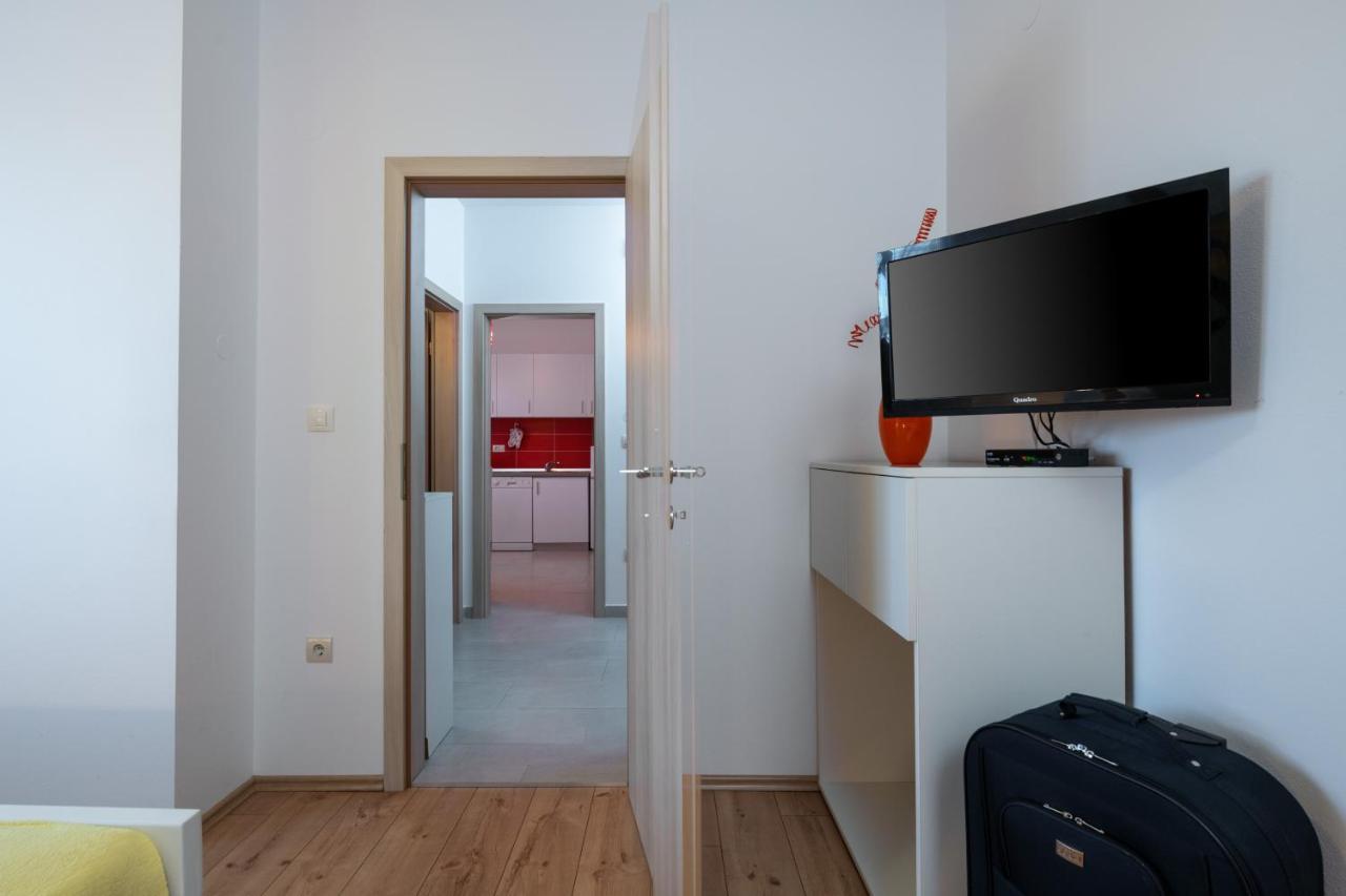 Apartments Greta & Ivona プーラ エクステリア 写真