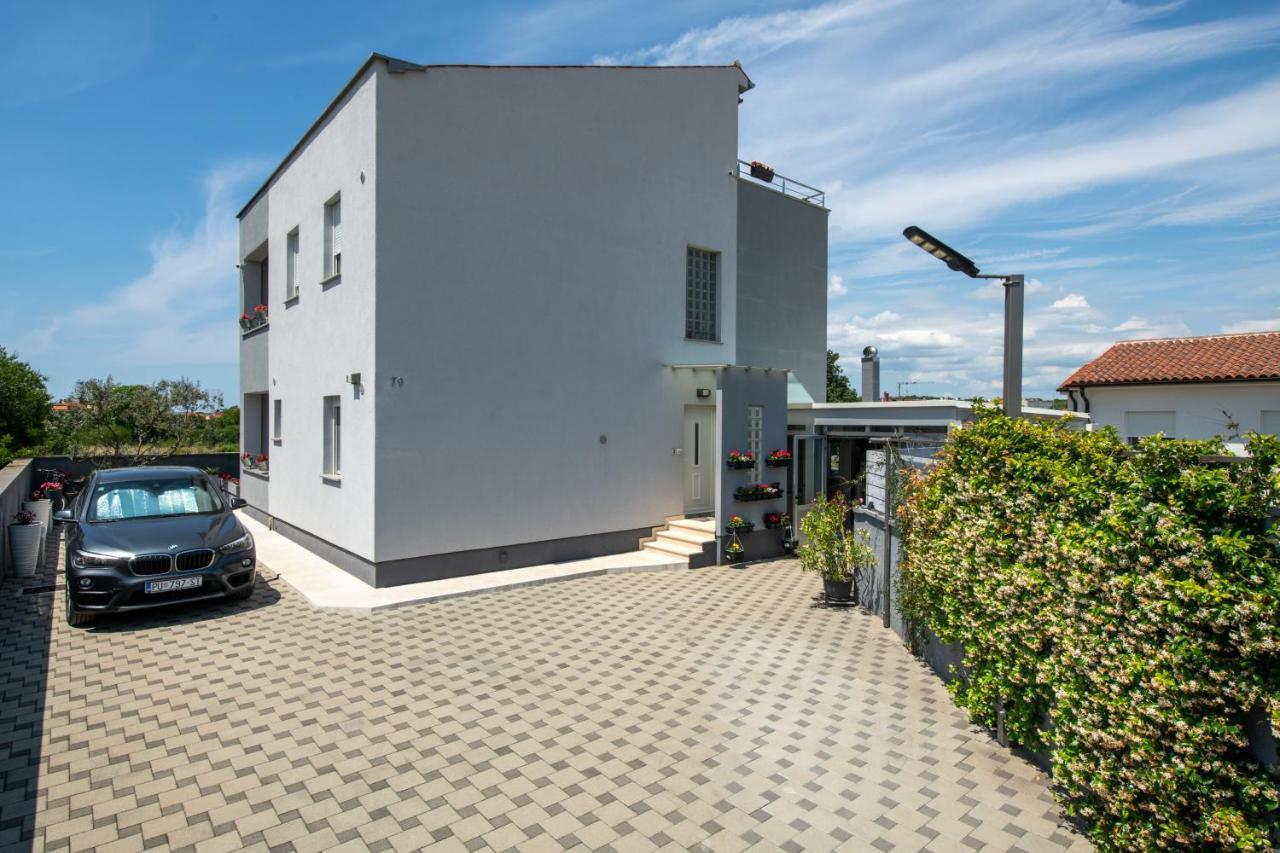 Apartments Greta & Ivona プーラ エクステリア 写真